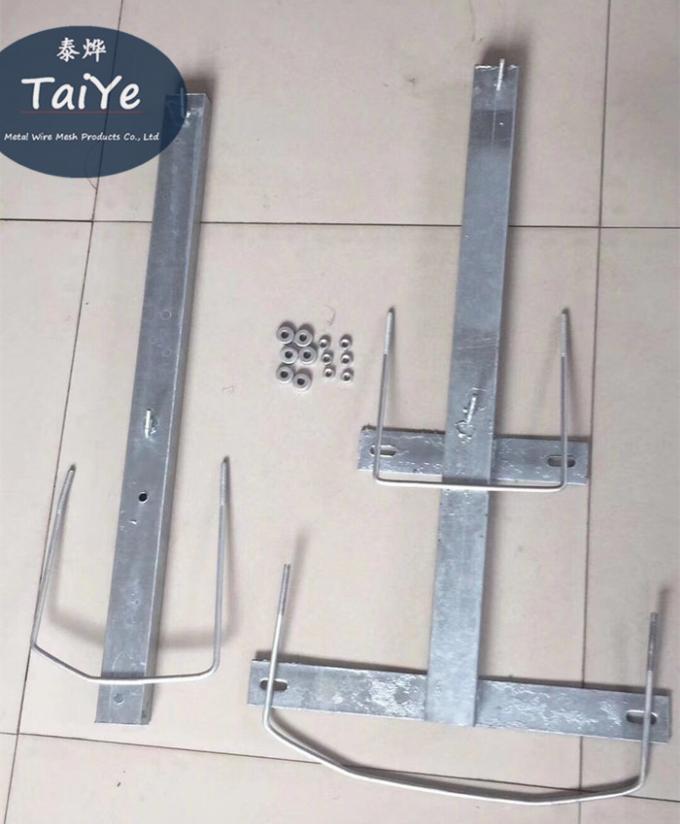 High Zinc Coated Chain Link Fence Barbed Wire Arms Firm Structure On