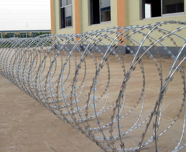 Longlife Concertina Razor Wire Fittings With Clips For Razor Barbed Wire