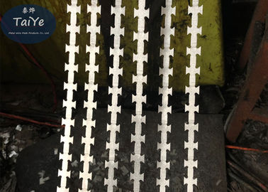 Industrial BTO-11 Razor Wire Mesh Fencing 700mm Coil Diameter Used In Grass Boundary