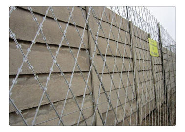 BTO -22 Razor Barbed Wire With Post For Wire Mesh Fencing