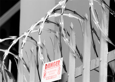 ISO Galvanized Barbed Wire Of Razor Blade , Concertina Wire Fencing