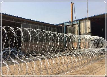 Iron Wire Galvanized Pyramid Flat Razor Wire BTO - 22 3D In Security Fence