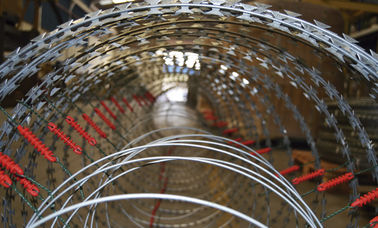 980mm Electrified Razor Barbed Wire , Concertina Wire Wall With Blades Fence