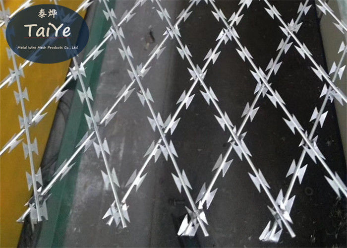 Military Fields Welded Wire Mesh Fence Strong Razor Blade Wire Fence