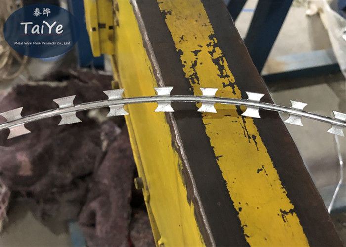 Cross Concertina Razor Coil Barbed Wire  High Galvanized BTO-10 Type