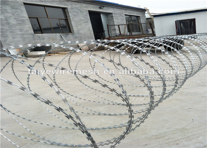 Fence Safety Galvanized Razor Wire , Razor Barbed Wire Coil Diameter 500mm