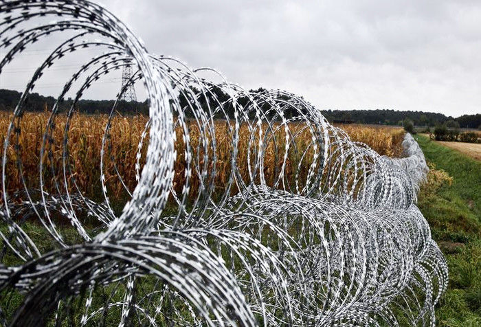 Double Concertina Razor Wire , Concertina Wire Fencing For Fence And Isolation