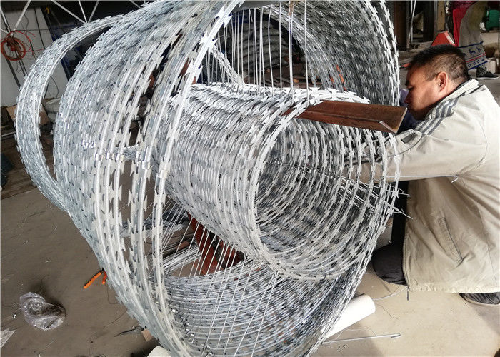 Security Conductor Razor Coil Electric Spiral Barbed Wire For Isolation Protection