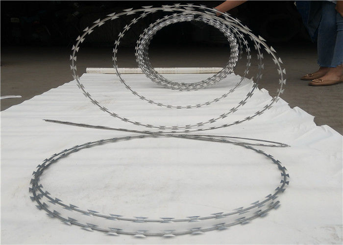 Single Strand Type Barbed Stainless Steel Razor Wire durable Surface Treatment