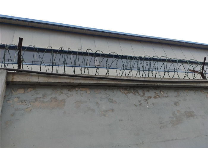 Concertina Razor Tape Wire BTO 22 Razor Wire Use On Top Of Wall